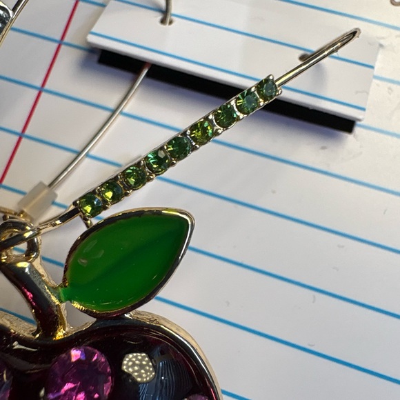 Betsey Johnson dangling apple earrings NIB - Picture 3 of 4